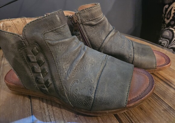 NEW Miz Mooz Wide Width Leather Rutched Sandals - Flaire - Picture 1 of 4